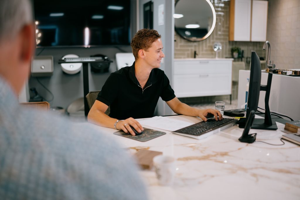 Adviesgesprek bij Tegelhome om een nieuwe badkamer samen te stellen en te laten monteren