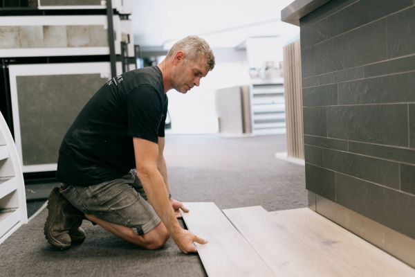 Profiteer van de voordelen van PVC vloeren inclusief leggen in Zuidwolde. Profiteer van de voordelen van PVC vloeren inclusief leggen in Zuidwolde.