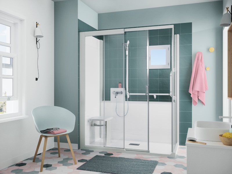 Comfort en veiligheid komen samen in uw nieuwe douche Strakke en veilige inloopdouche met lage instap, ideaal voor een comfortabele badkamer.