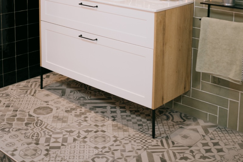 Laat uw vloertegels in Dalfsen plaatsen door Tegelhome & HV Wonen Vloertegels van tegelhome in de showroom