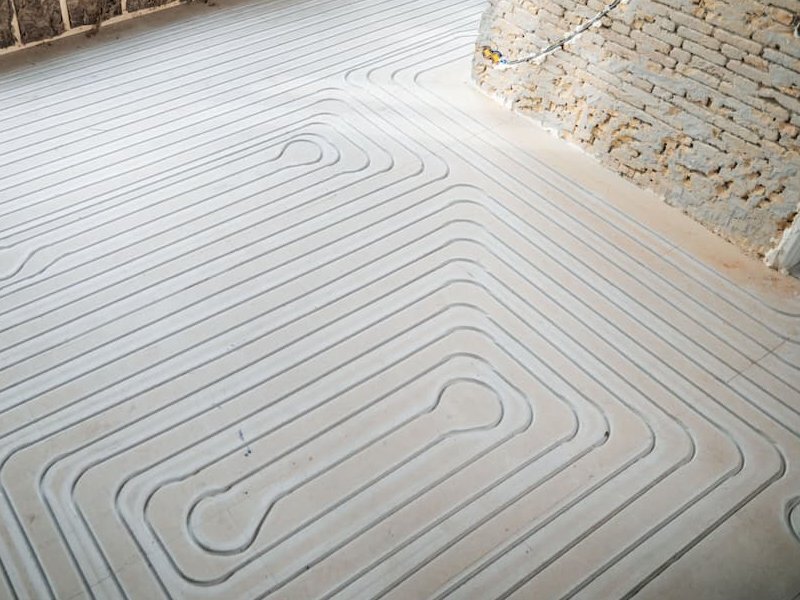 Vloerverwarming gelegd in De Wijk Een bovenaanzicht van gelegde vloerverwarming