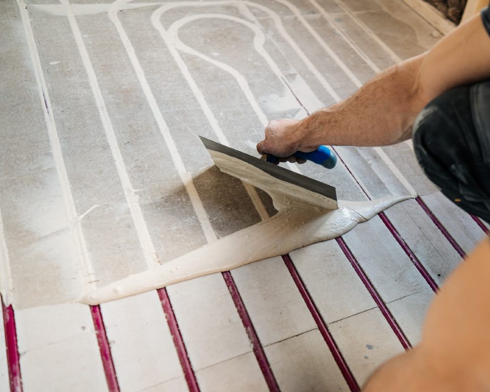 Stofvrije installatie van vloerverwarming in Zwolle Vloerverwarming wordt stofvrij geïnstalleerd door een vakman in Zwolle